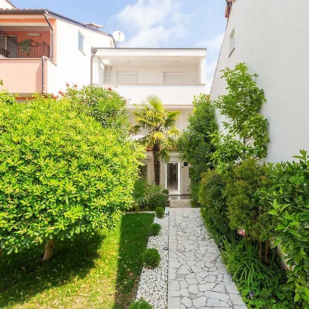 Hundefreundliches Mit Mediterranem Garten - 600 Meter Zum Apartment Porec